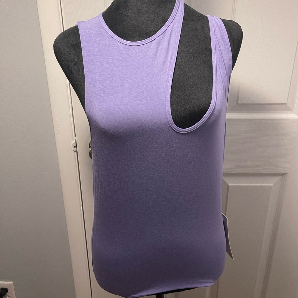 Lululemon shoulder cut out yoga tank!